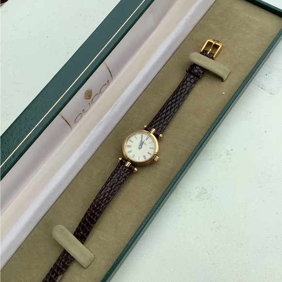 Ladies authentic Gucci watch💚❤️💛 - Picture 1 of 13